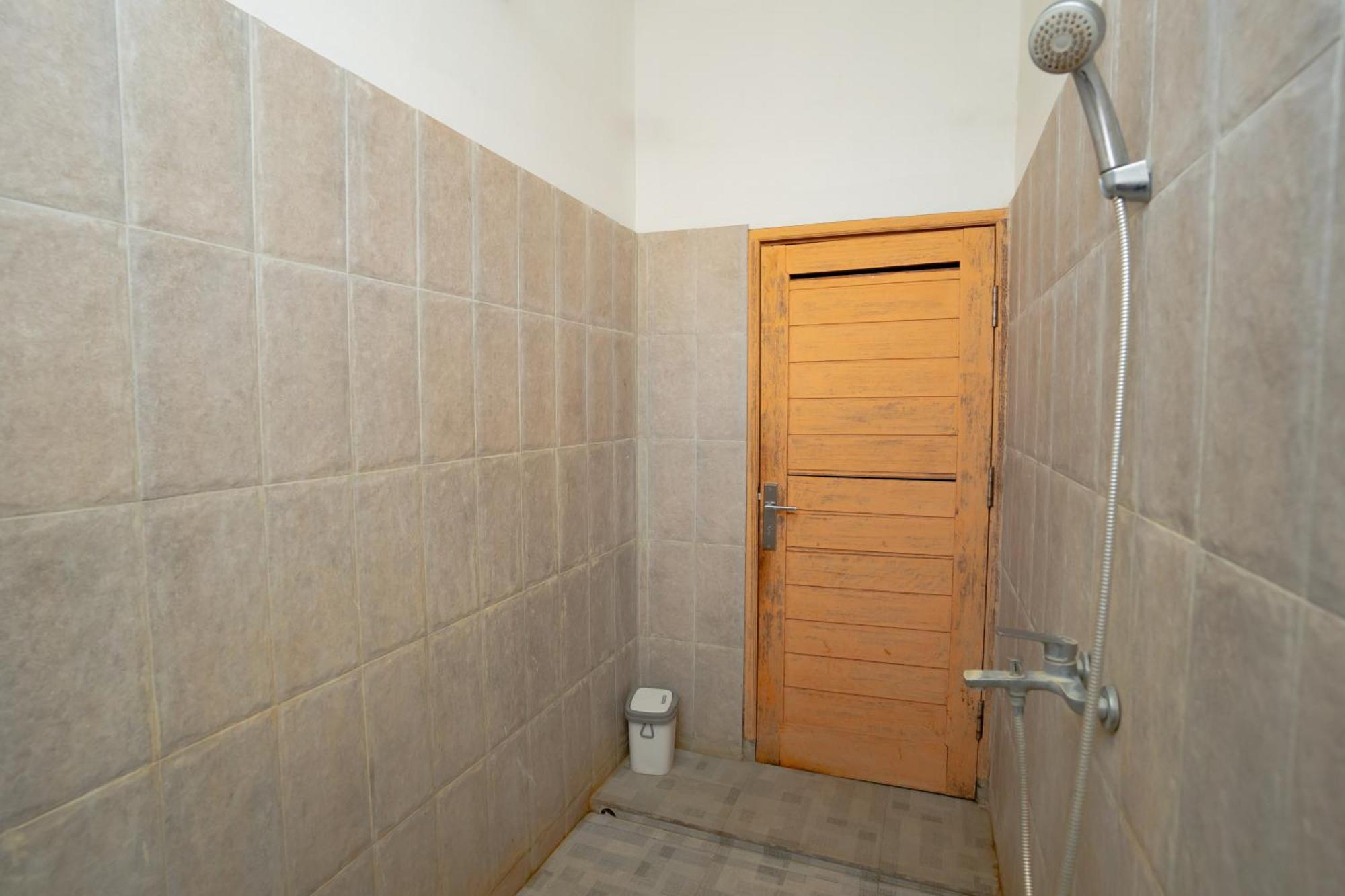 Reddoorz Syariah Near Lombok Epicentrum Mall Mataram Exteriör bild